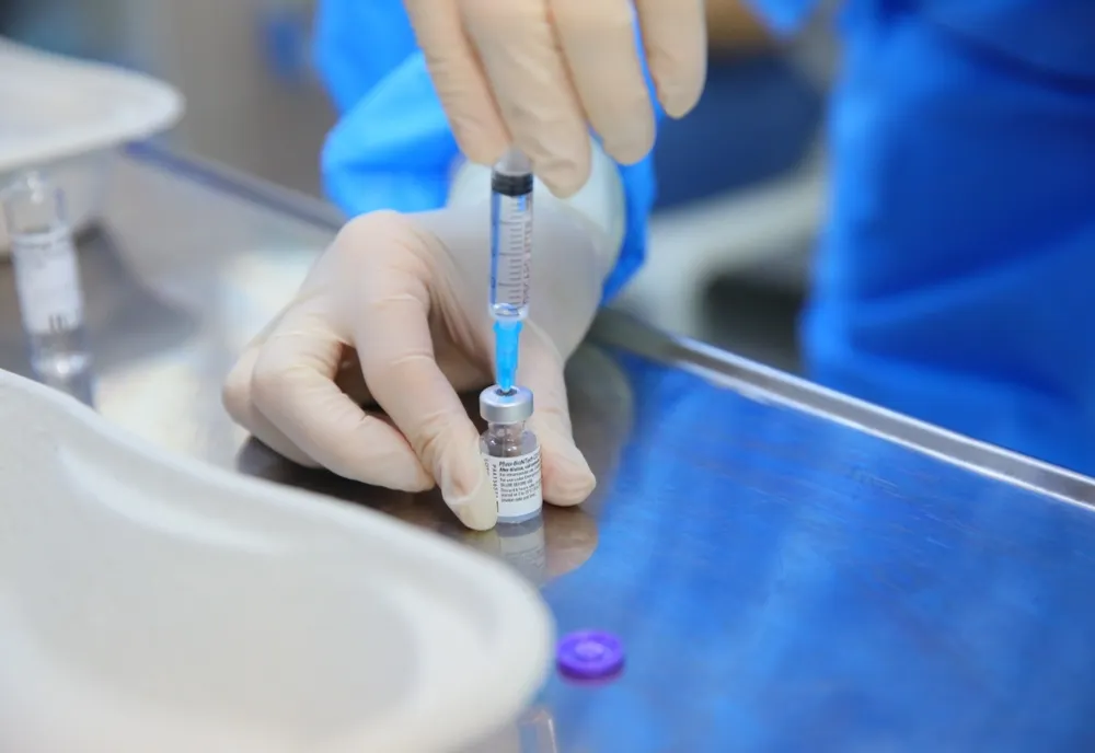 Aproape 38.000 de prahoveni, vaccinați anti-COVID
