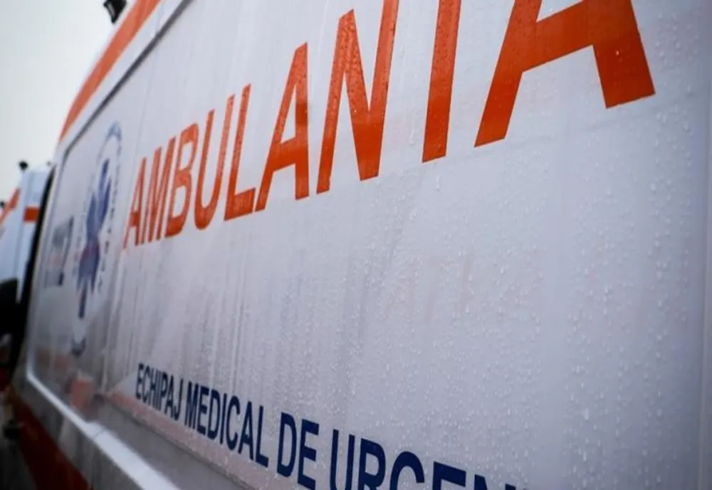 O bucată de gheață a căzut de pe un tir peste un autoturism, pe DN 1B