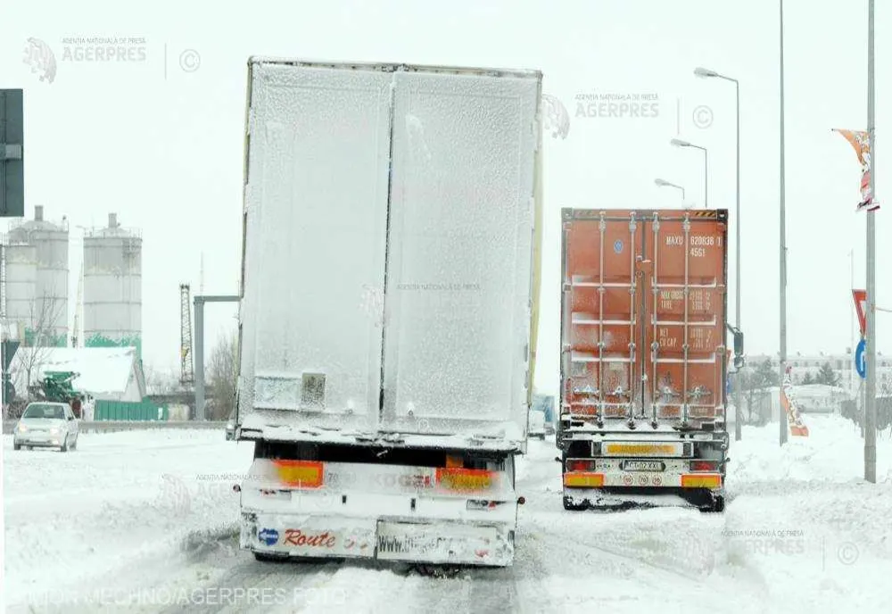 Prahova. TIR-uri oprite pe DN 1A, unde se circulă în condiții de iarnă