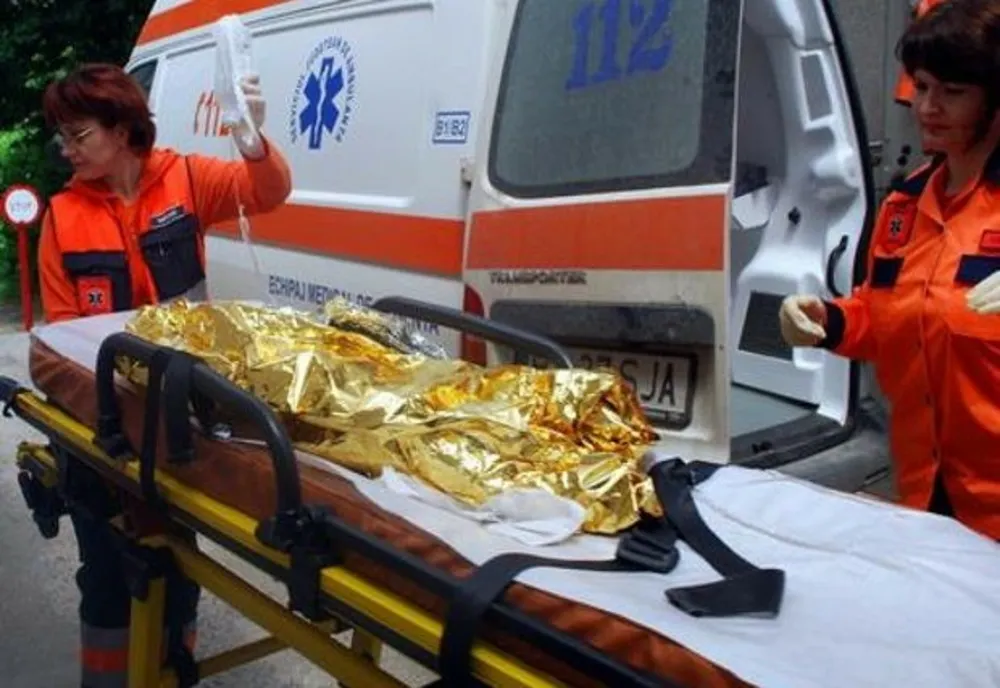 Copilul electrocutat în timp ce pescuia pe o baltă de lângă Ploiești a fost transferat la București