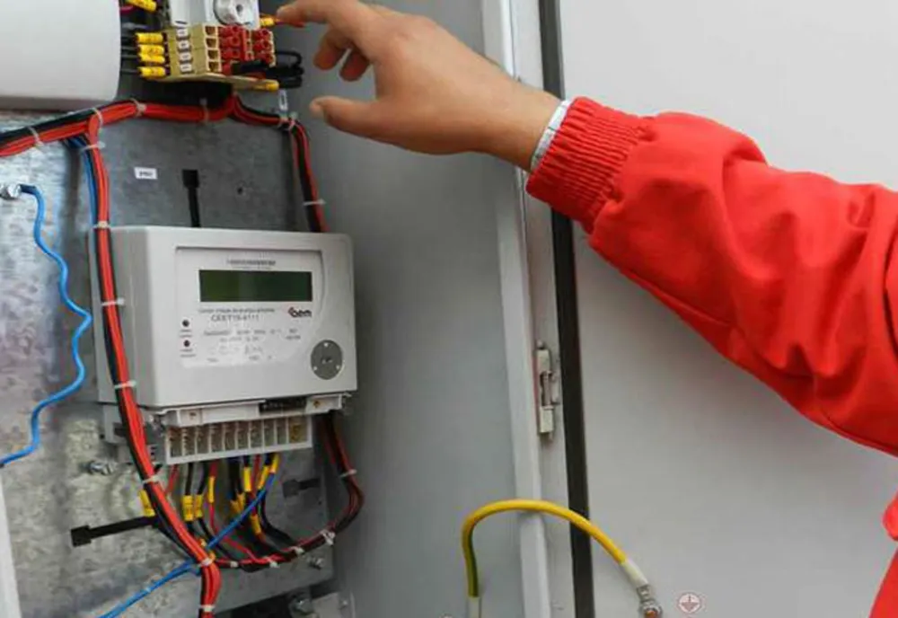 Enel Muntenia scumpește energia electrică cu 21% chiar și consumatorilor casnici de pe piața concurențială