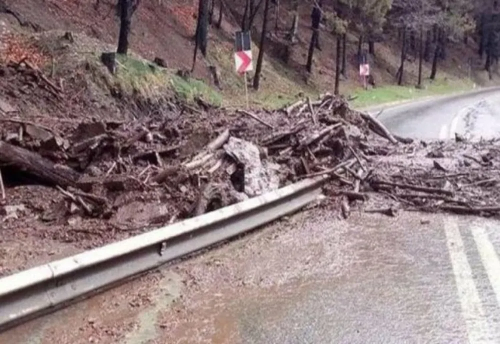 DN 1A Ploiești - Brașov, blocat din cauza aluviunilor