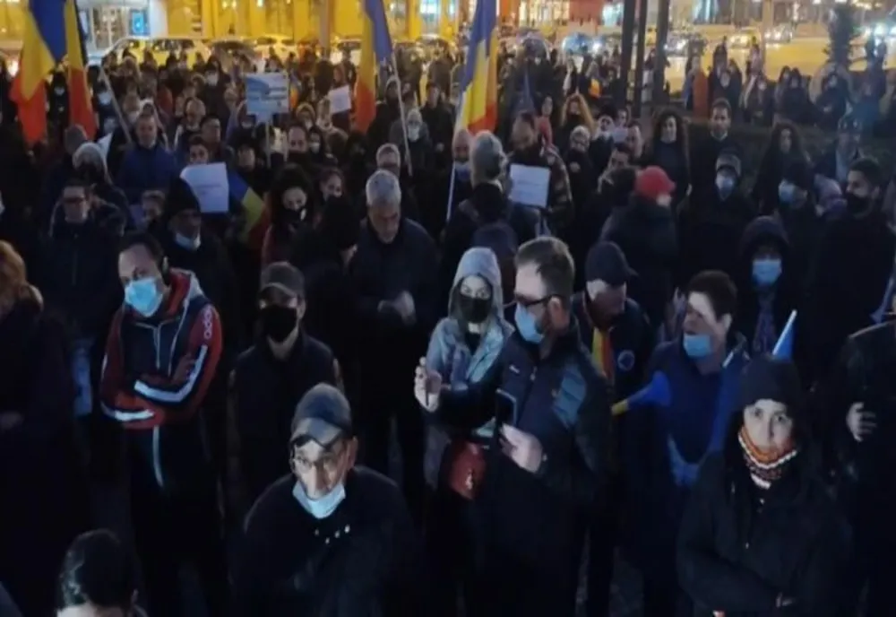 Ploieşti: Zeci de persoane au ieşit să protesteze faţă de restricţiile impuse în contextul pandemiei