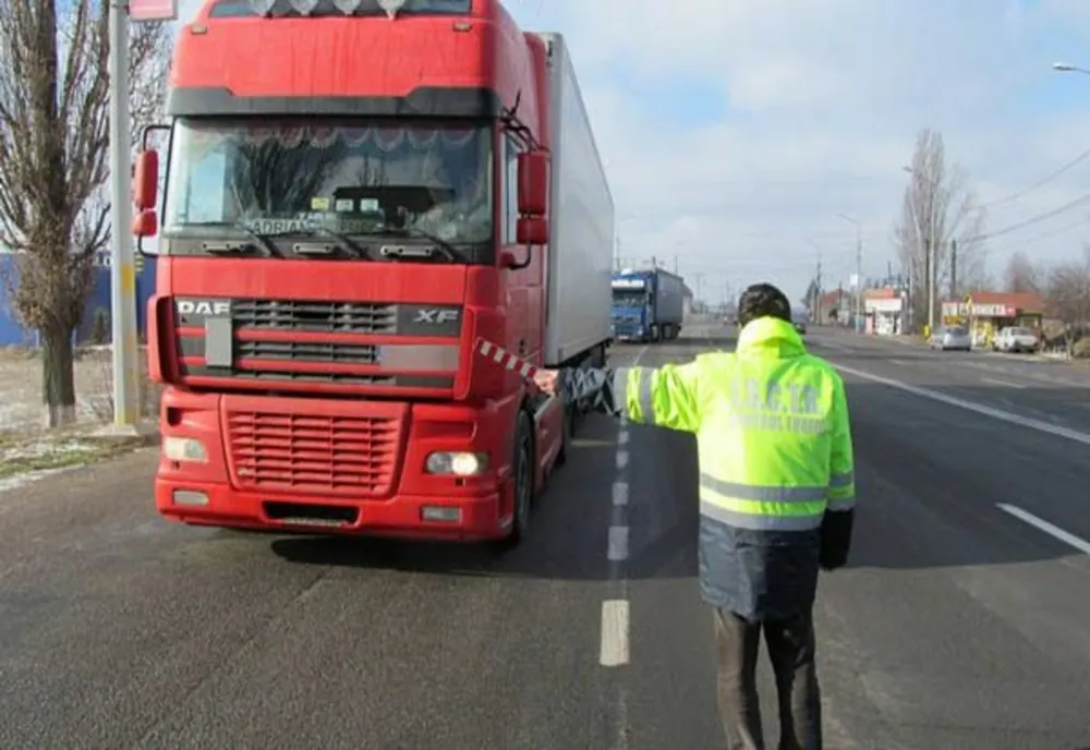 Acțiune rutieră pe DN 1, vineri dimineață. Sunt vizați șoferii din transportul de mărfuri și persoane