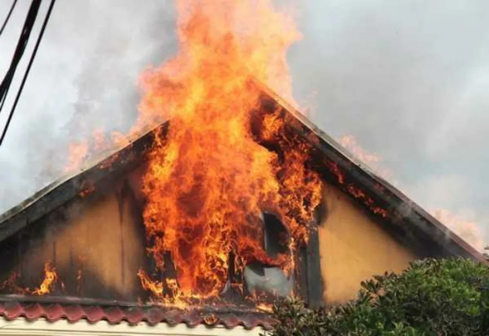 Prahova. Incendiu la Drăgănești. O casă a luat foc