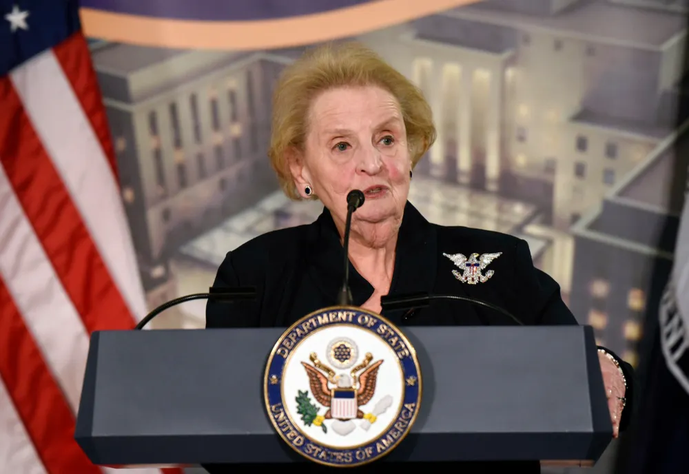 CULISELE STATULUI PARALEL. Madeleine Albright: „Putin e pe altă lume!”