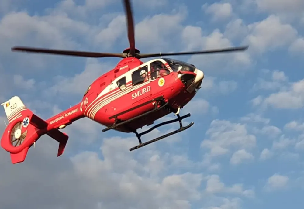 Accident mortal în Prahova! O mamă și fetiţa ei, lovite de o maşină, pe trecere de pietoni. Copilul a murit