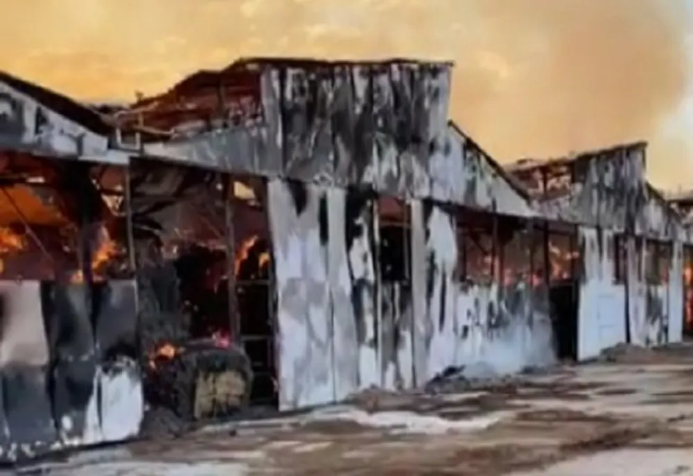 Incendiu violent la un depozit de furaje din Mizil