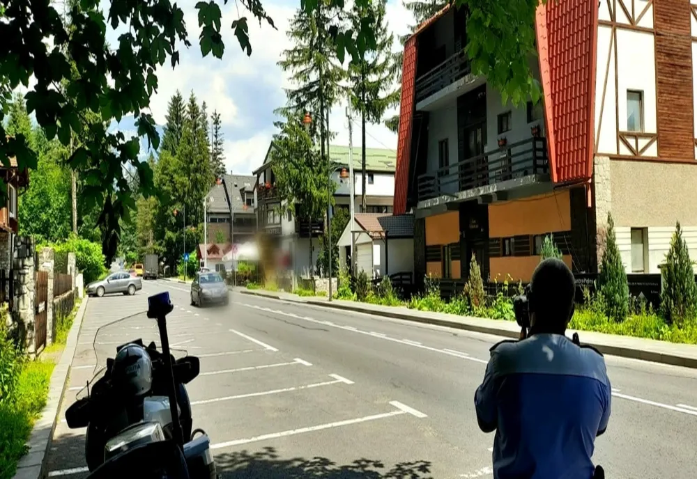 Vitezomani prinși de polițiști cu aparatul radar pe DN 1 și DN 1A, în Prahova