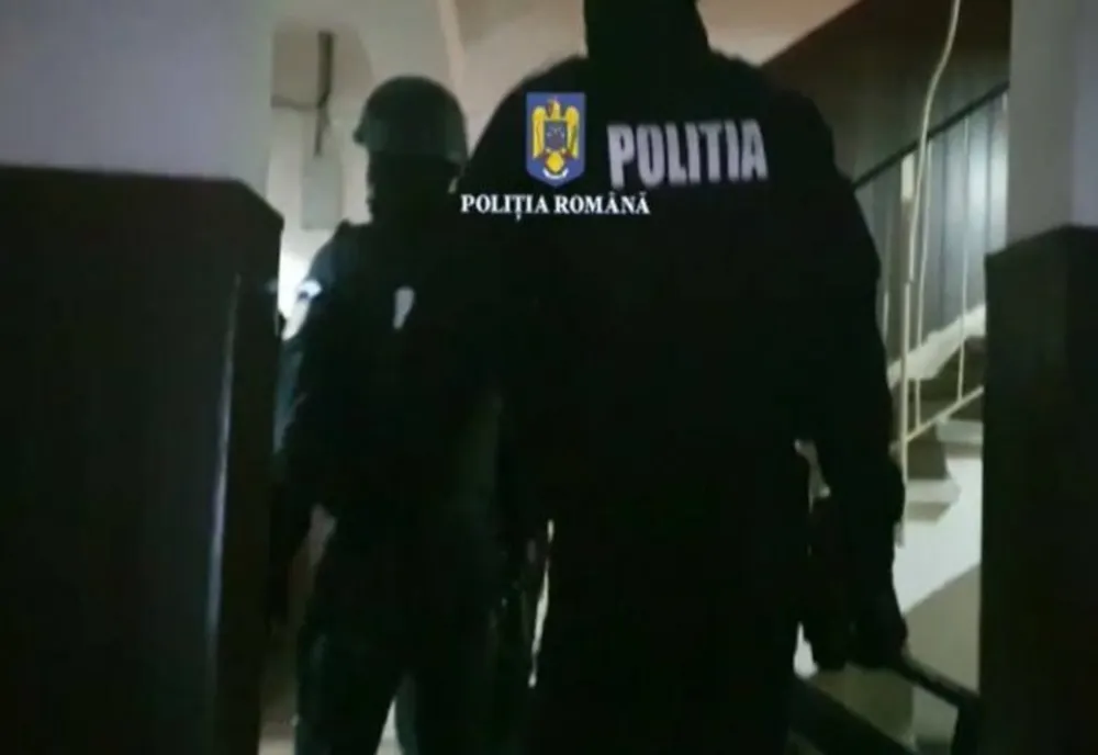 Prahova. Grup infracţional specializat în trafic de minori şi exploatarea cercetoriei, destructurat de poliţişti
