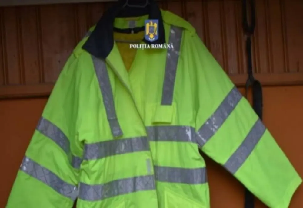 Fals poliţist din Prahova, cercetat după ce a luat 2.000 de euro pentru a intermedia o angajare