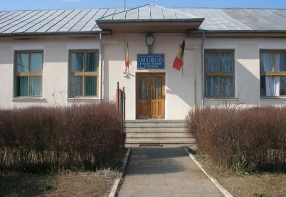 Alertă de incendiu la o școală din Prahova, vineri dimineață. Patru echipaje ISU intervin la fața locului