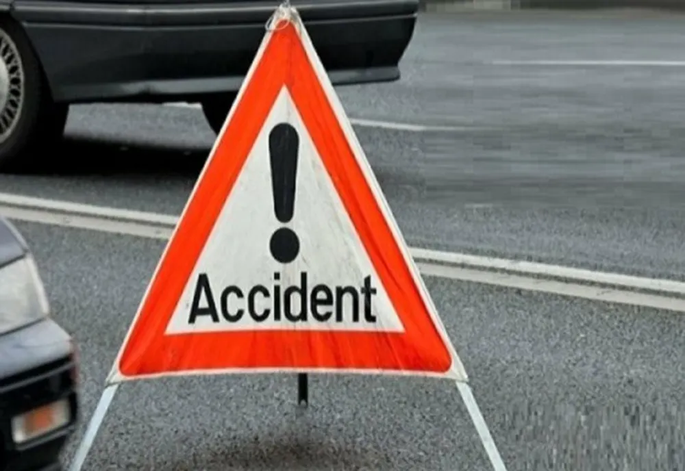 Prahova. Accident rutier la Sinaia. Un pieton a fost acroșat de un microbuz