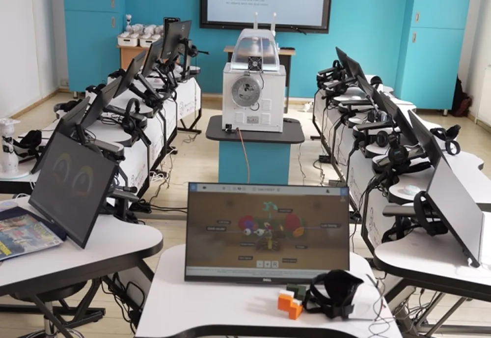 Peste 110 milioane de euro pentru dotarea liceelor cu laboratoare inteligente