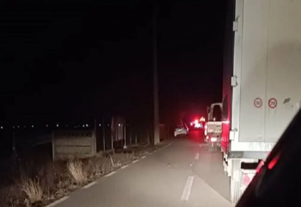 Prahova. Un șofer beat a intrat cu mașina în stâlp