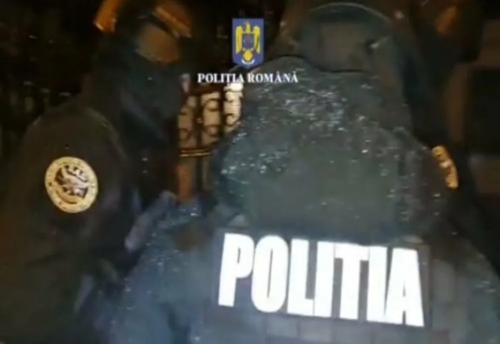 Prahova. Doi minori și un tânăr de 18 ani, reținuți la Ploiești în cazul spargerilor date de Crăciun