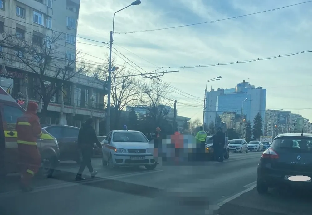 Accident rutier grav în centrul Ploieștiului: Un bărbat de 82 de ani a ajuns în stare gravă la spital