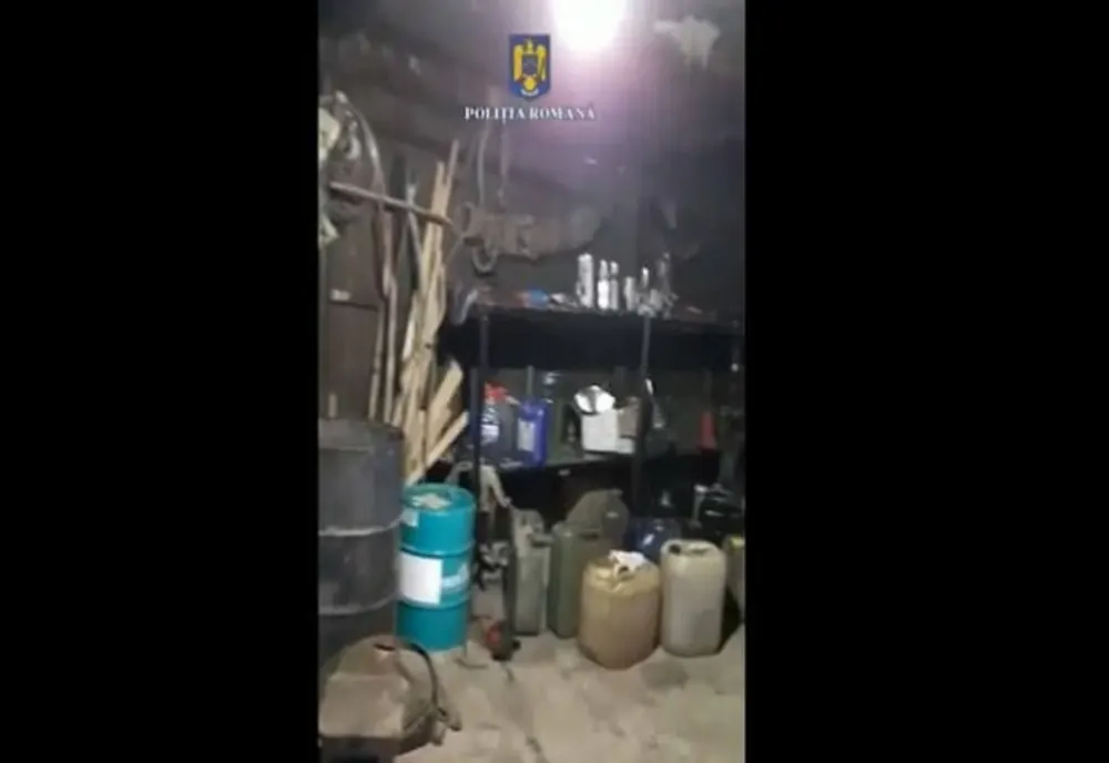 Prahova. Percheziții la persoane care ar fi sustras produse petroliere și componente metalice de la sonde
