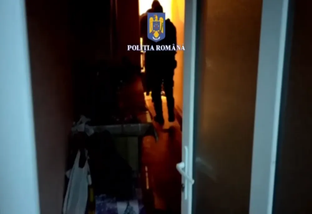 Împrumuturi cu acte false la CAR Salina Slănic. Patru femei și patru bărbați sunt cercetați penal
