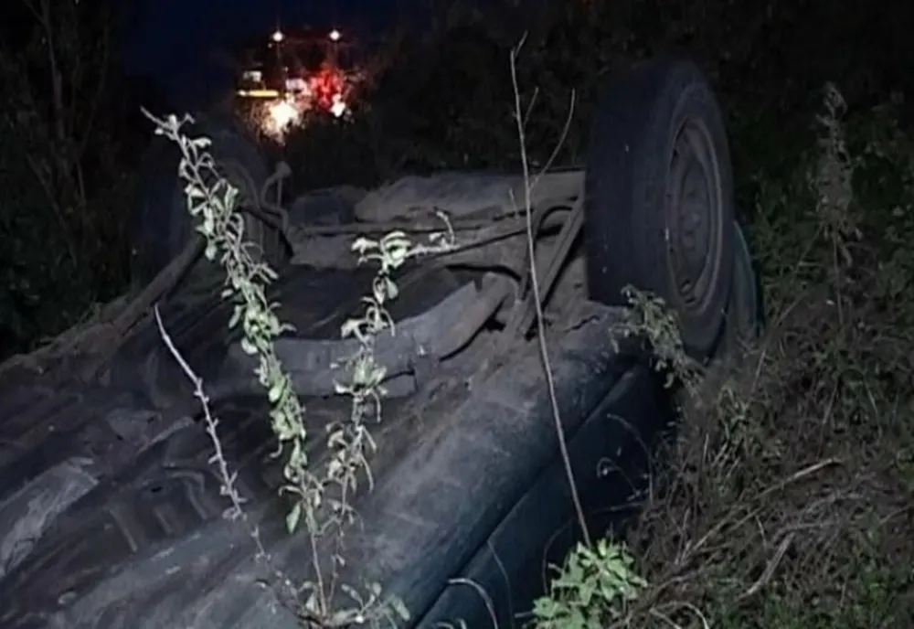 Prahova. Accident la Șirna. Un ploieștean beat s-a răsturnat cu mașina pe un drum județean