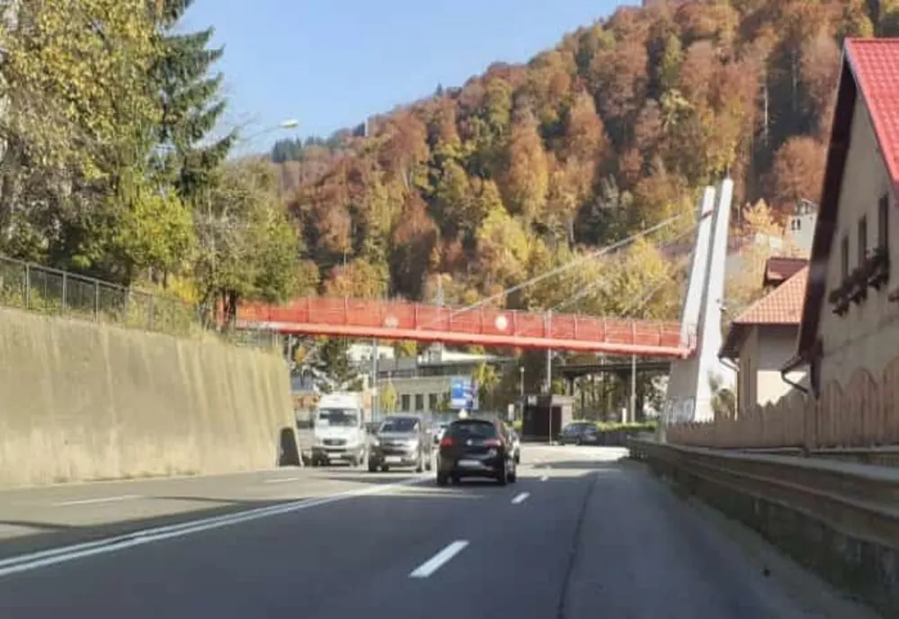 Pasaj pietonal subteran pe DN1, la Comarnic