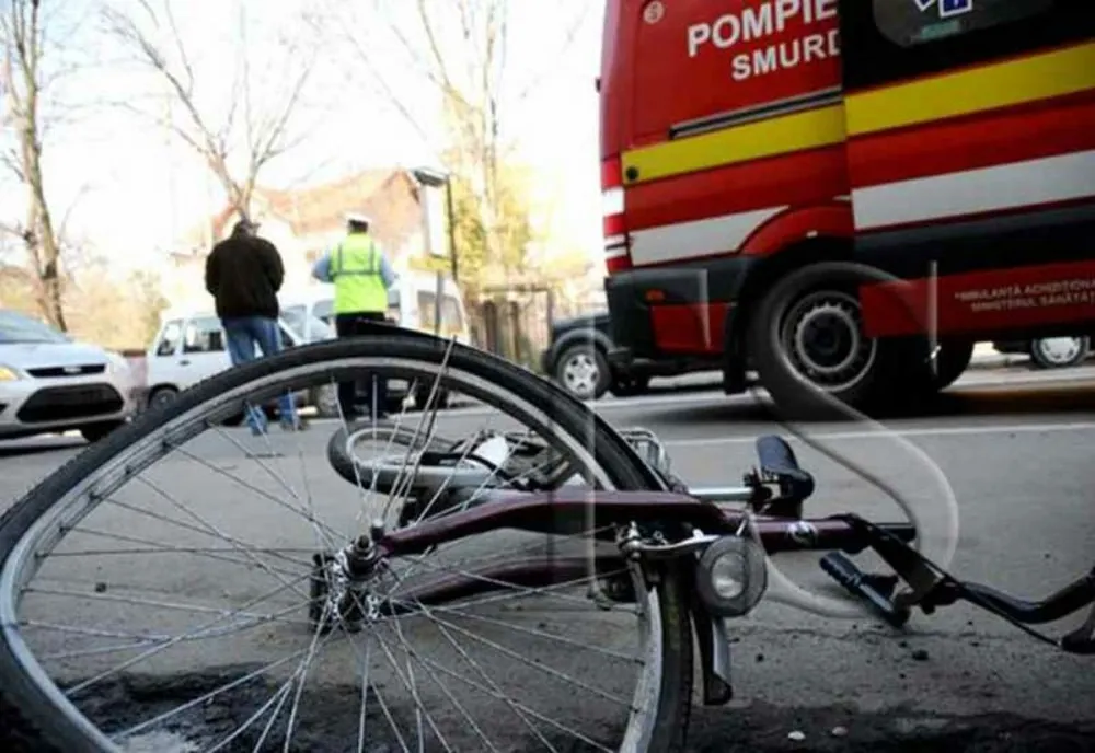 Prahova. Biciclist lovit de mașină, la Măgureni. Șoferul implicat se afla sub influența alcoolului