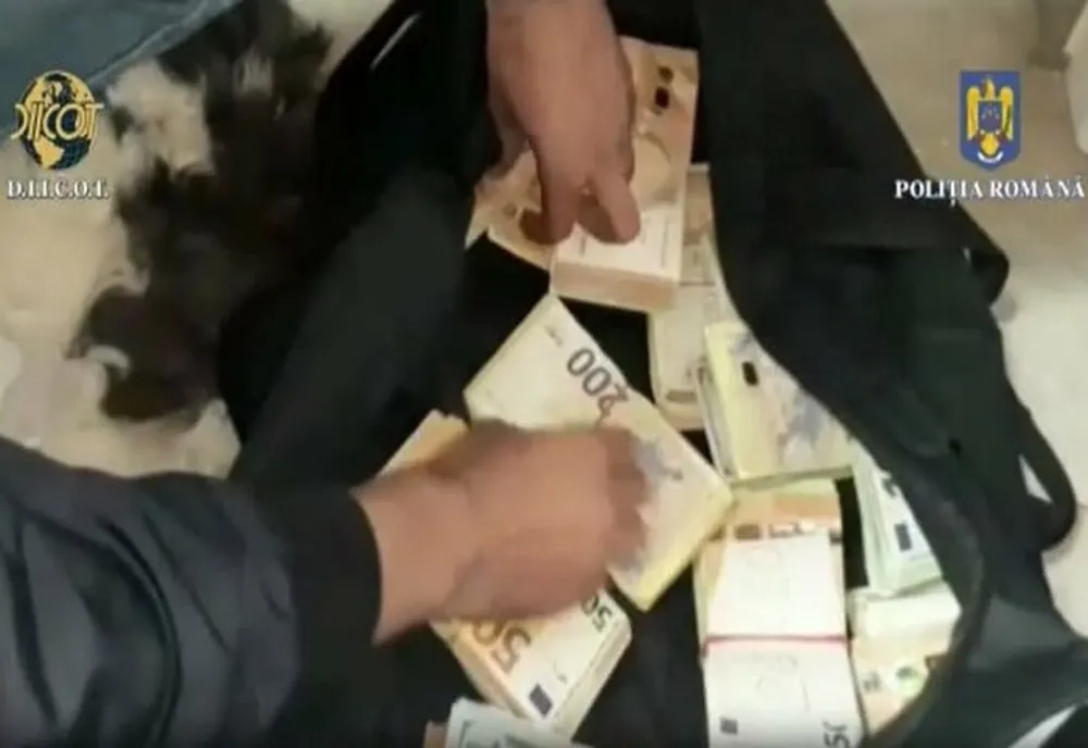 Prahova. Şapte persoane reţinute pentru trafic de migranţi