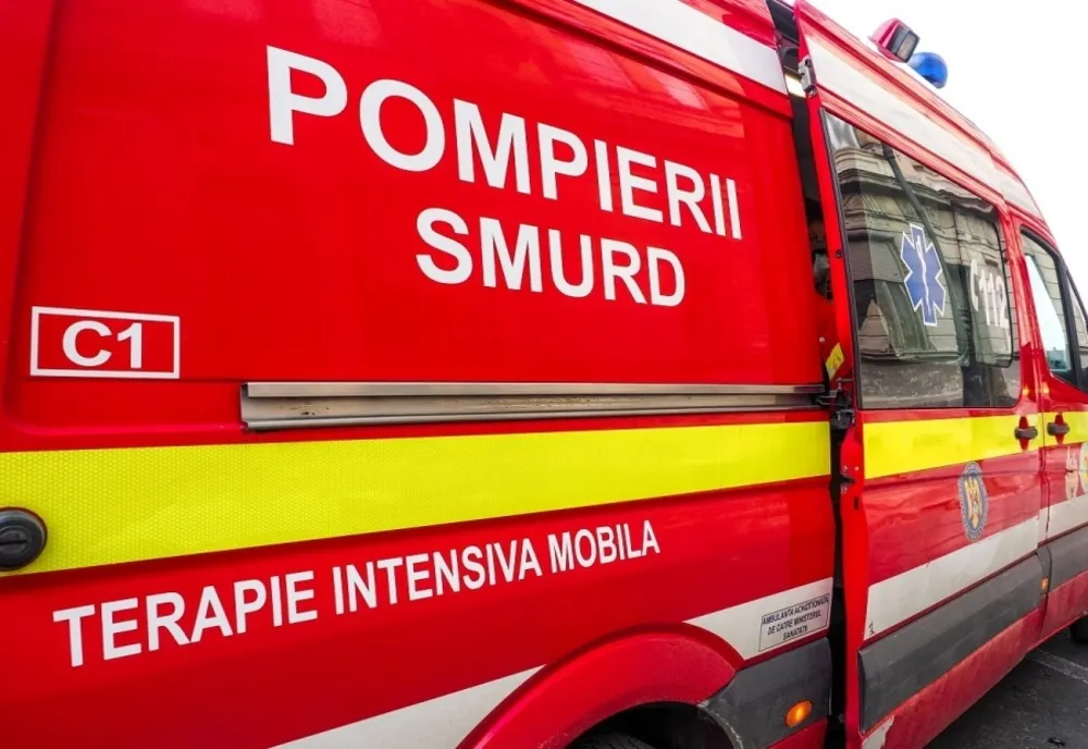 Accident grav la Liceul Teoretic din Breaza. Doi muncitori au căzut de pe o schelă