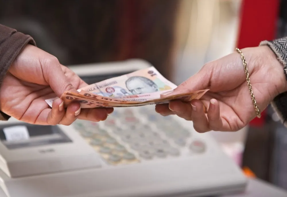 Salariul minim european, praf în ochi! Majorarea nu acoperă explozia prețurilor