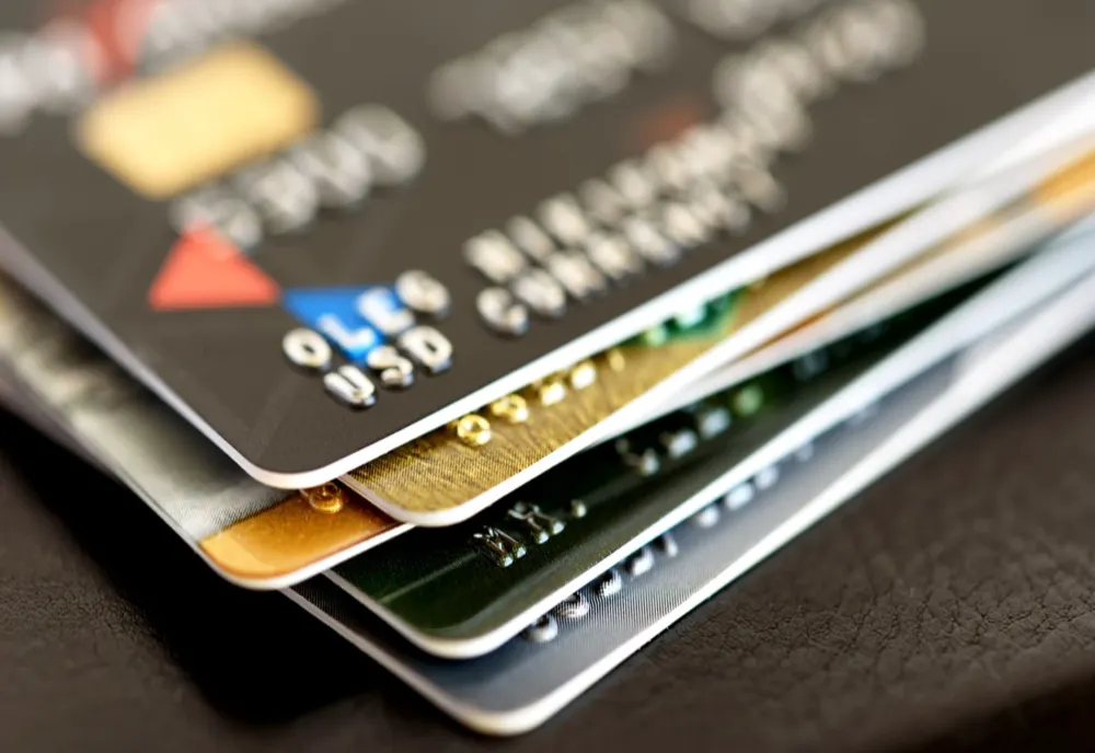 Ministrul Muncii vrea plata pensiilor DOAR pe card