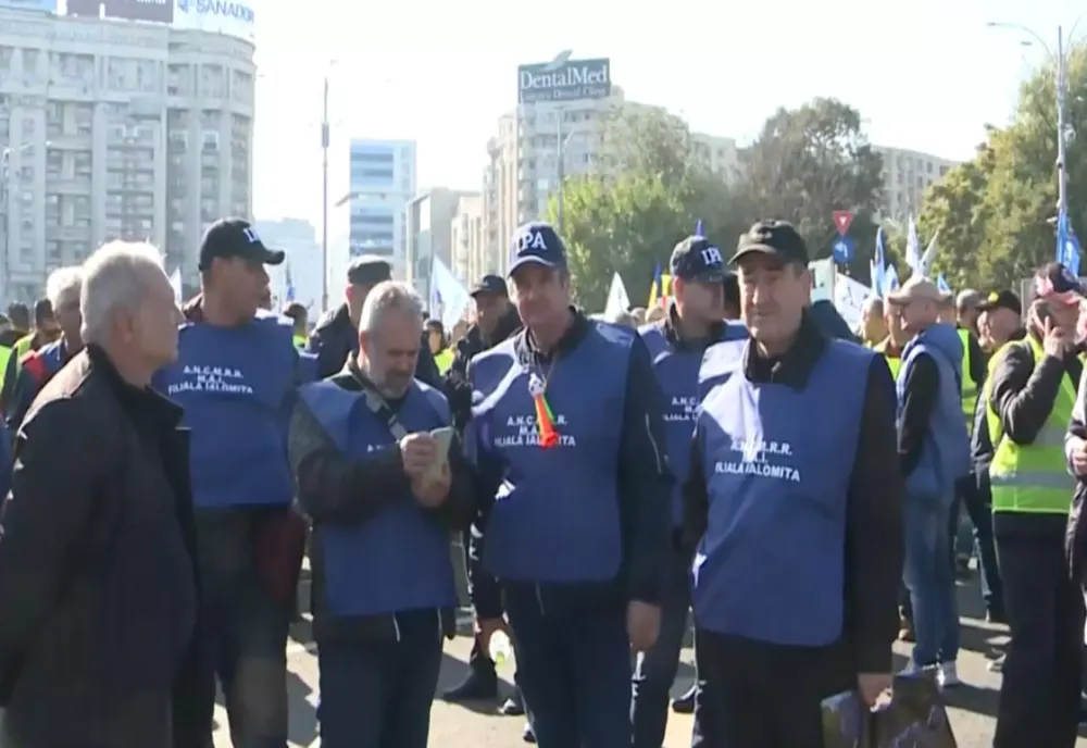 PROTEST ÎN FAȚA MINISTERULUI MUNCII. SINDICALIȘTII DIN ENERGIE, NEMULȚUMIȚI DE NOUA LEGE A PENSIILOR