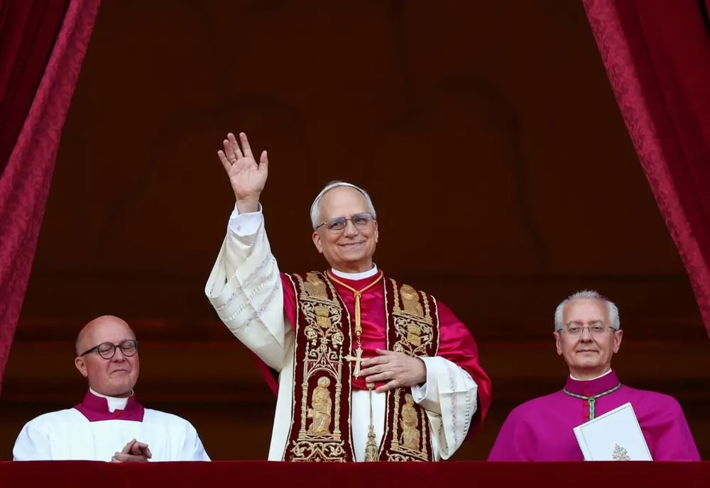 PAPA LEON AL XIV-LEA CERE PACE MONDIALĂ ȘI LE SPUNE CREȘTINILOR ORIENTALI: „NU VĂ ABANDONAȚI PĂMÂNTURILE!”