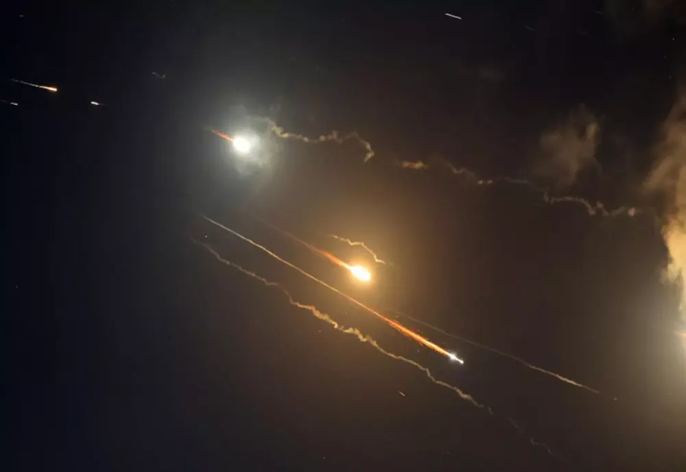 GARDIENII REVOLUȚIEI AFIRMĂ CĂ IRANUL A LANSAT RACHETE SUPERSONICE ASUPRA ISRAELULUI
