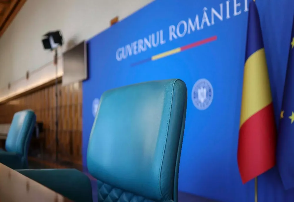 FUNCȚIONARII PUBLICI IES ÎN STRADĂ. PROTEST MASIV LA UȘA GUVERNULUI