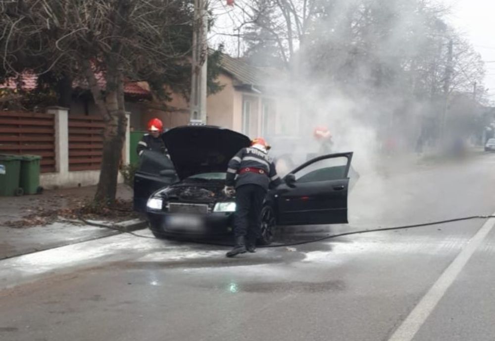 FOTO Autoturism în flăcări la Mizil