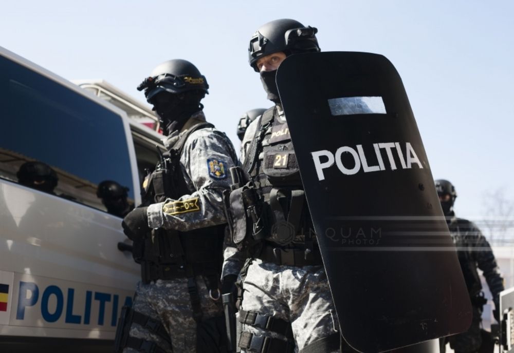 Şapte proxeneţi din Prahova şi Braşov, reţinuţi de poliţiştii din Prahova