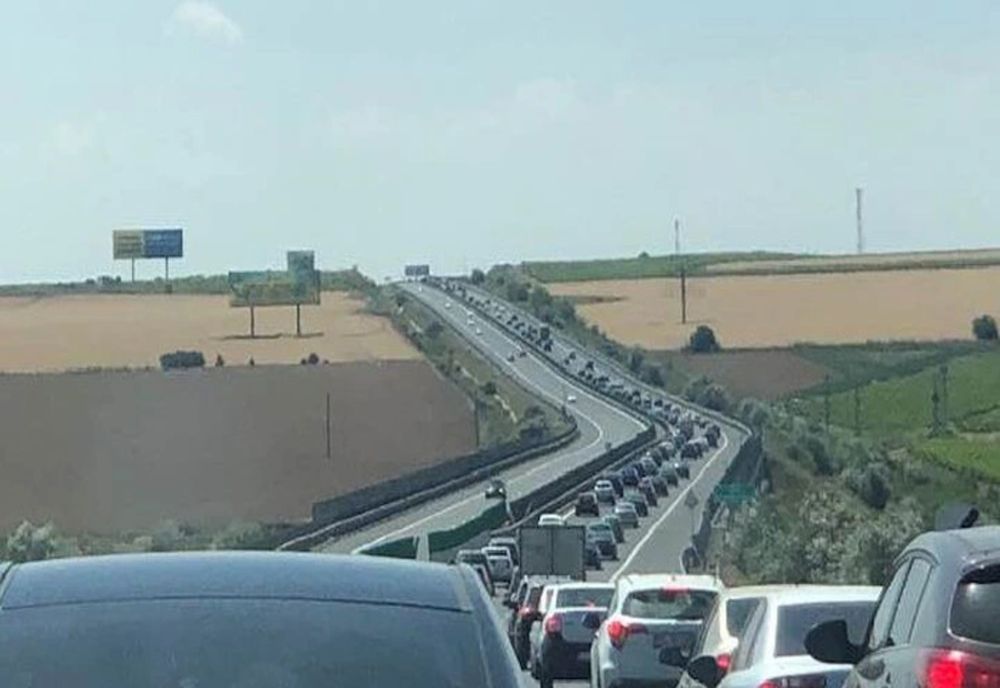 Valori intense de trafic pe pe Autostrada A2 Bucureşti - Constanţa, pe sensul către litoral. Circulație deviată în județul Ilfov