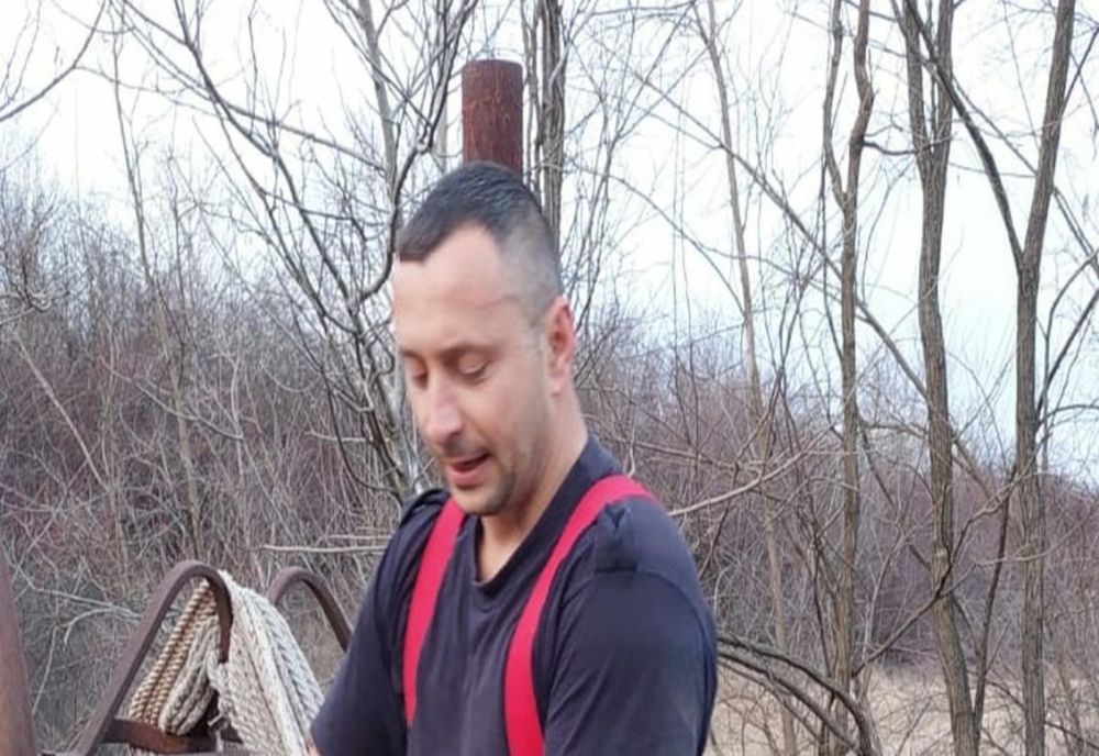 Ied salvat de pompierii prahoveni dintr-o fântână adâncă de 15 metri