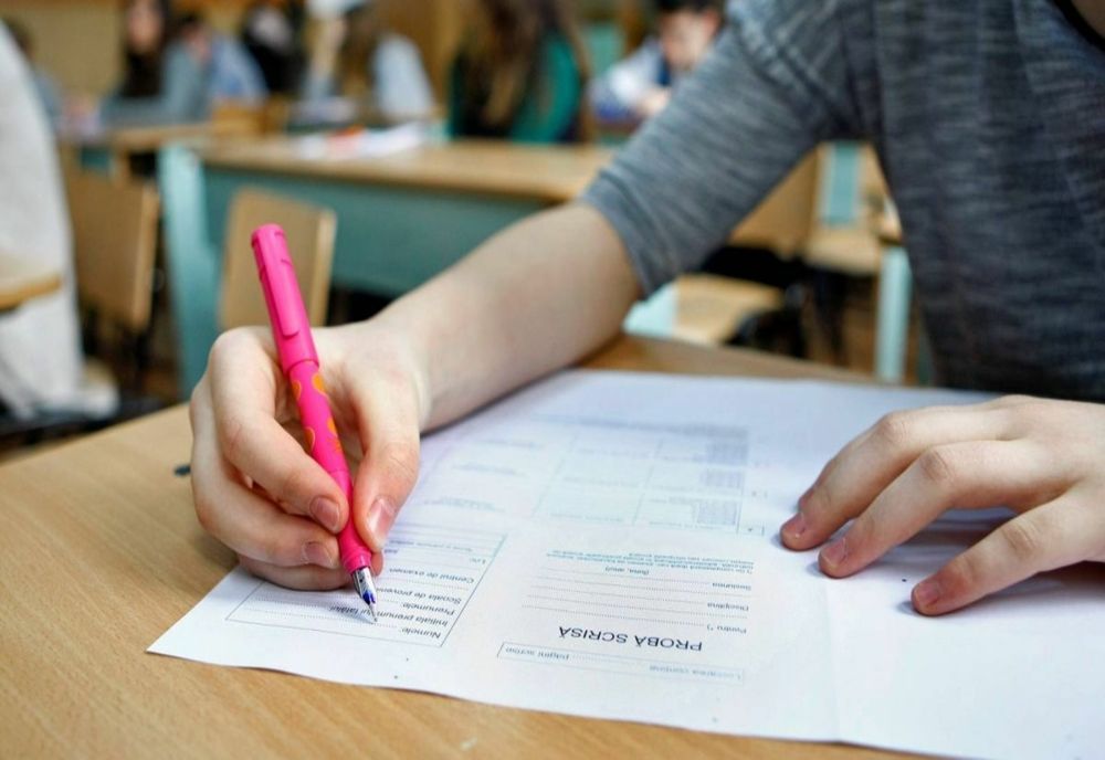 64 de candidați prahoveni au lipsit de la prima probă scrisă a examenului
