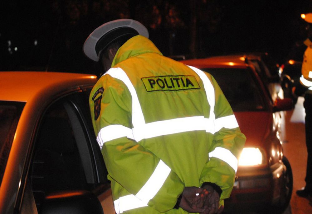 Prahova. Bărbat reținut după ce s-a urcat la volan băut şi fără permis