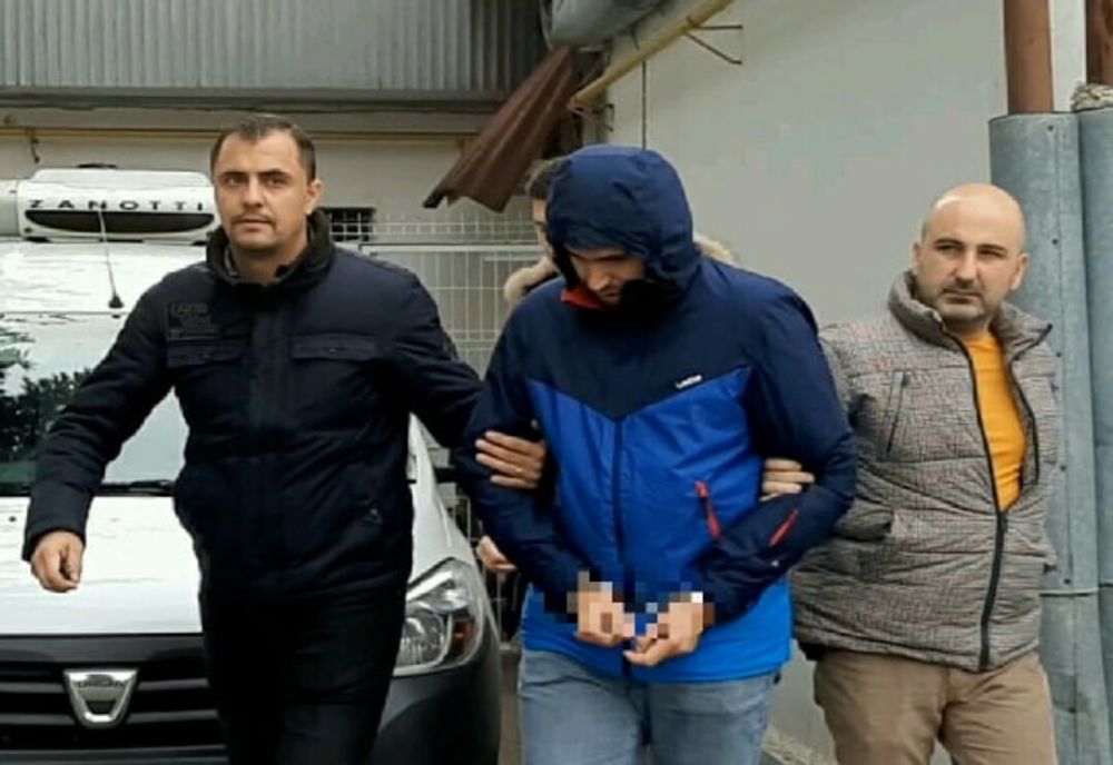 Ilfov. Bărbaţi reţinuţi pentru furt calificat şi conducerea unui vehicul cu numere de înmatriculare false