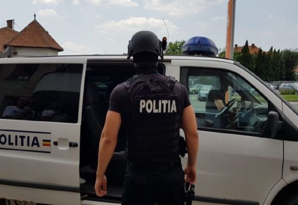 Prahova. Percheziții într-un dosar de furt la Dumbrăvești. Doi tineri au fost reținuți