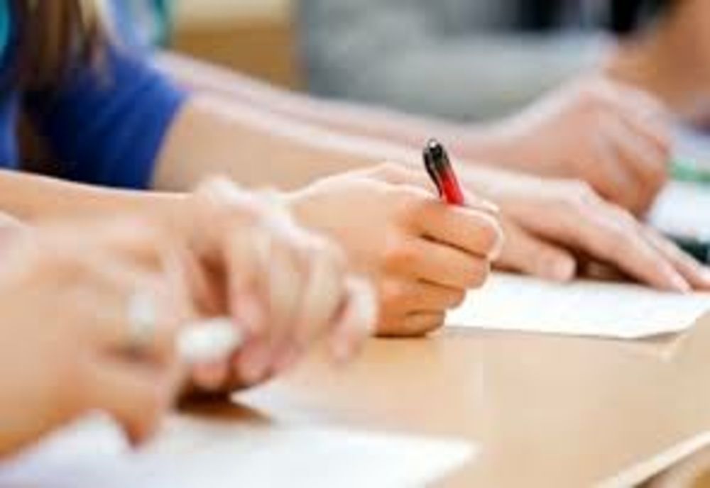 Elevii revin la şcoală, după trei săptămâni de grevă generală în învăţământ