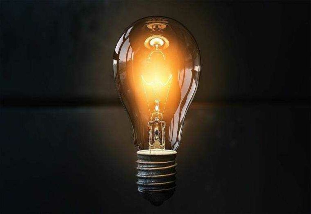 PESTE 10.000 DE CONSUMATORI DIN PRAHOVA, FĂRĂ CURENT ELECTRIC DIN CAUZA PLOILOR ABUNDENTE