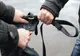 Femeie tâlhărită în scara blocului, în plină zi, în Ploieşti