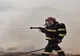 Incendiu puternic la Mănești în Prahova. Ard 300 de baloți de baie și două utilaje agricole
