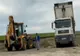 Firmă amendată pentru aruncarea la întâmplare a deșeurilor din construcții. Muncitorii, surprinși în flagrant la Târgșor 
