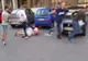 Bătaie între mai multe persoane în fața unui restaurant din Ploiești. O mașină a fost distrusă