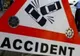 Două persoane rămase blocate într-o mașină accidentată, în Prahova