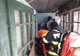 Prahova. Intervenție cu şenilata la două persoane cu probleme medicale dintr-o zonă înzăpezită 